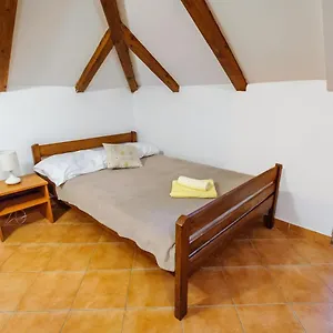 & Lucie Bed & Breakfast Posedarje